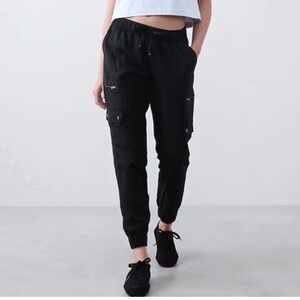 Banana Republic Black Cargo Jogger Pants Size Medium Stylish Travel Casual Comfy